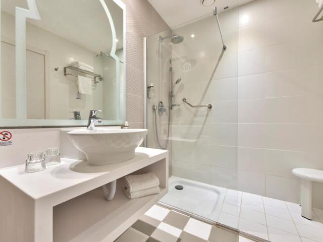 Malta-San-Antonio-shower-1733
