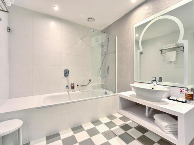 Malta-San-Antonio-bathroom-suite-1736