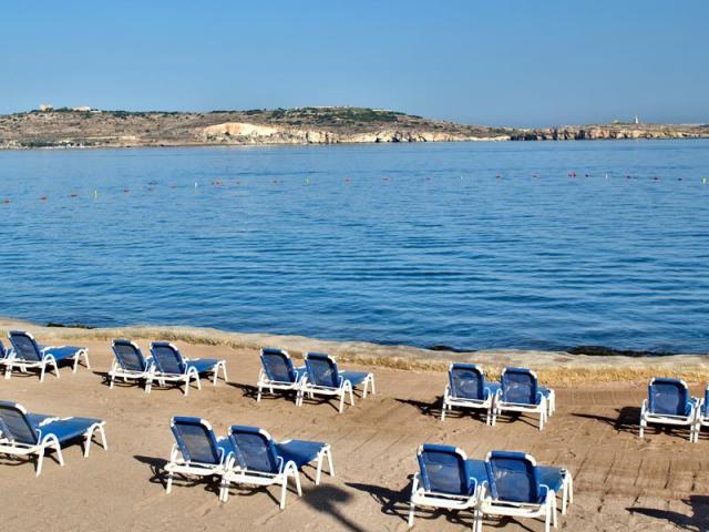 Malta-San-Antonio-beach-17165