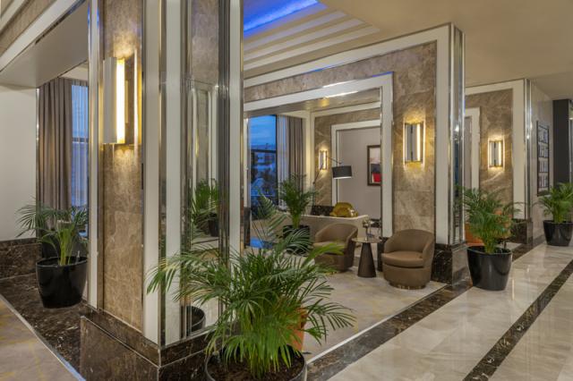 10 - Lobby