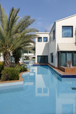 8-Love Lake Suite