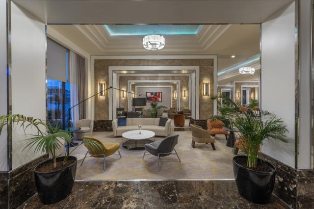 2 - Lobby