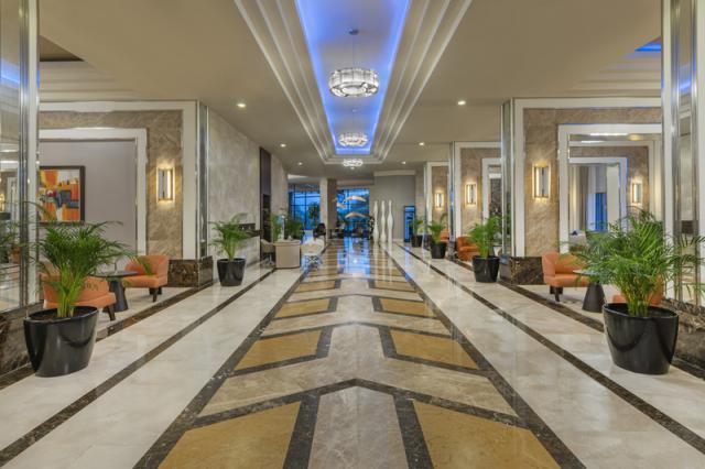 8 - Lobby