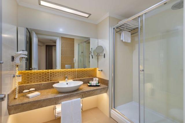 Standard Side Sea View Room bathroom
