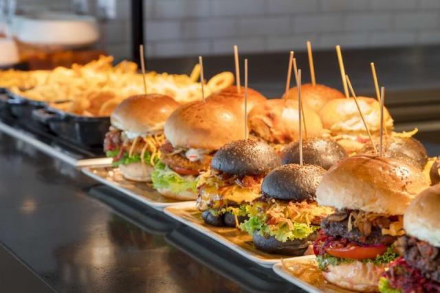 foodcourtareaburger_1