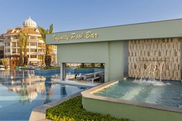 Infinity Pool Bar