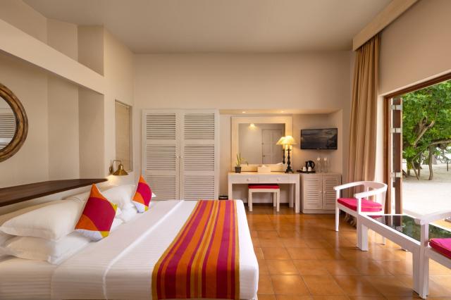 Adaaran Club Rannalhi 8 classic room (2)