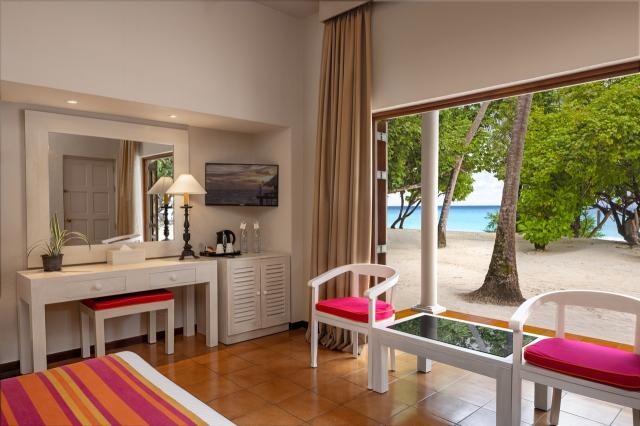 Adaaran Club Rannalhi 8 classic room (4)