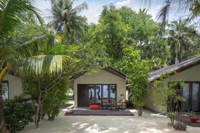 Adaaran Select Hudhuranfushi 10 DLXV (1)