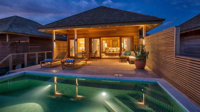 Hurawalhi Island ocean pool 1a (1)