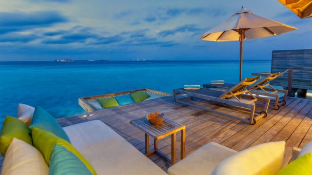 Hurawalhi Island romantic 2 (2)