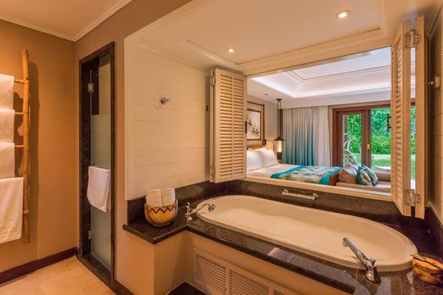 Constance Lémuria Resort 7 junior suit (6)