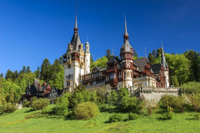 Rumunsko_Peles_shutterstock_138136196