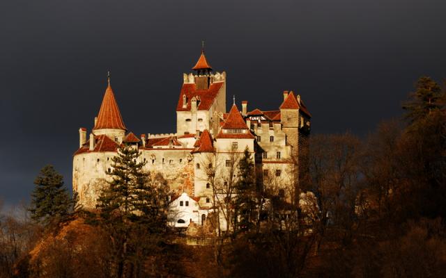 Rumunsko_hrad Bran_shutterstock_69198121