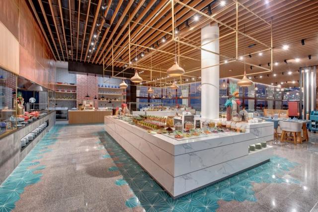 Crowne Plaza 8 (1)