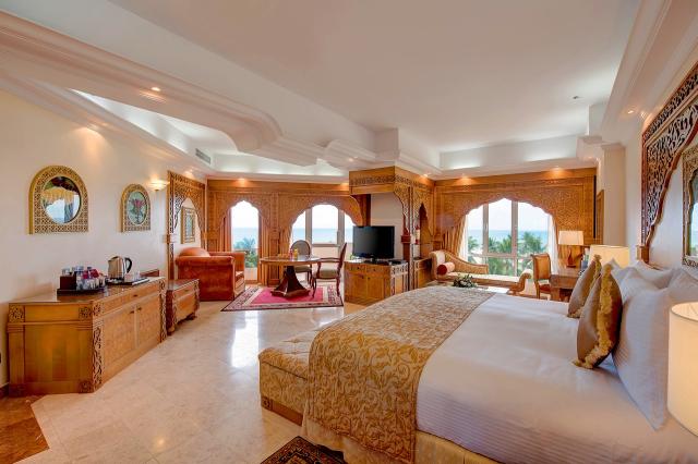 Crowne Plaza 15 suite (1)