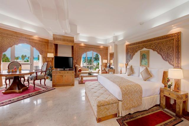 Crowne Plaza 15 suite (2)