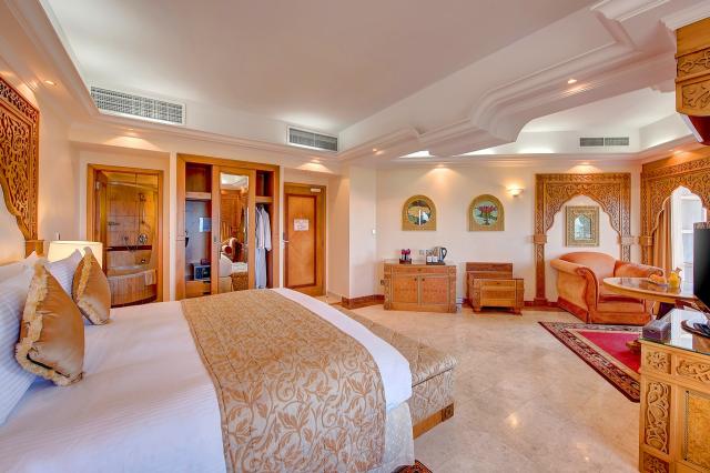 Crowne Plaza 15 suite (3)