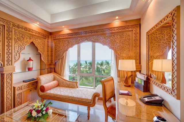 Crowne Plaza 15 suite (4)