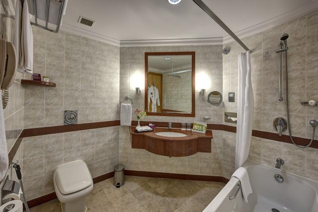 Crowne Plaza 16 suite (1)