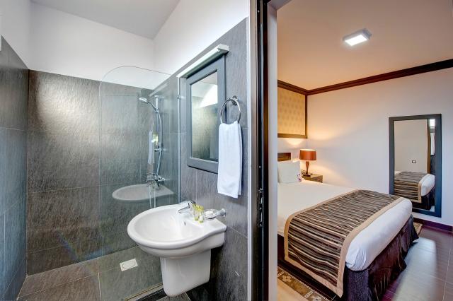 Crowne Plaza 18 royal