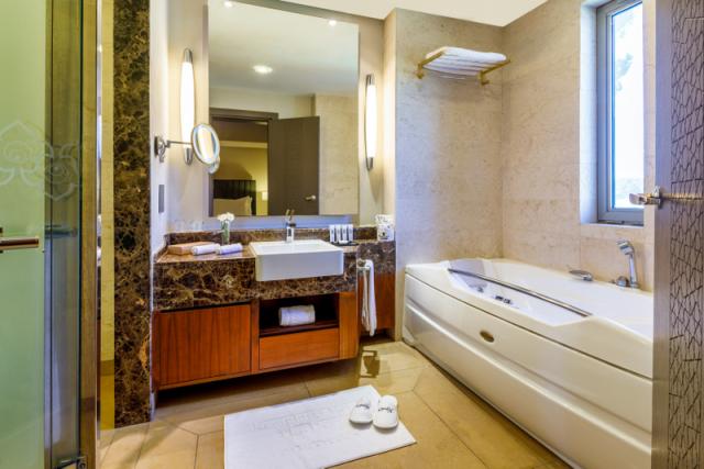KIAYT1_PASHA VILLA BATHROOM MASTER_1