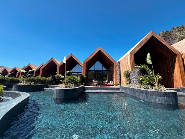 Lagoon Suite Pool 3