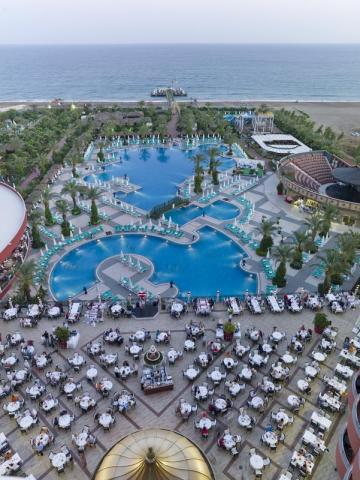 Delphin-Palace-2014-pool