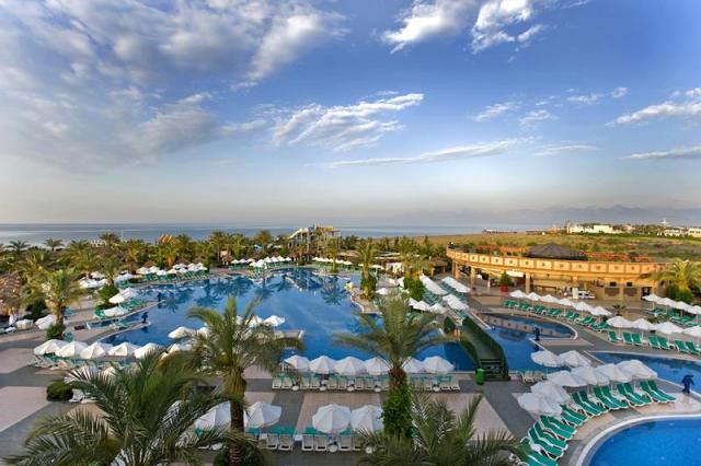 Delphin-Palace-2014-pool-2