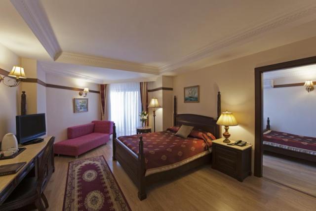 Delphin-Palace-2014-family-room