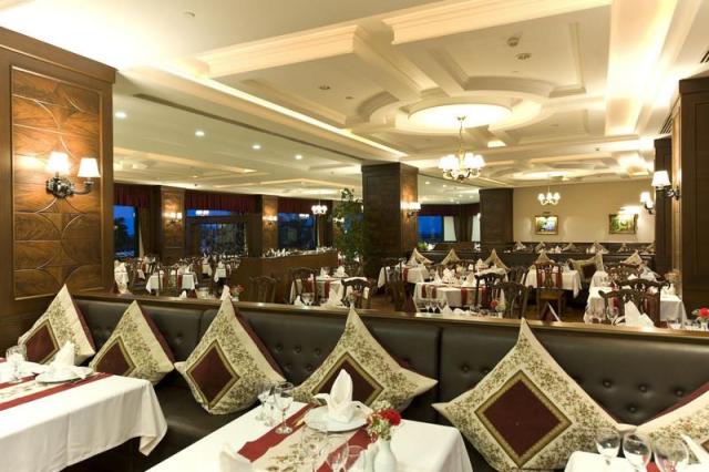 Delphin-Palace-2014-restaurant