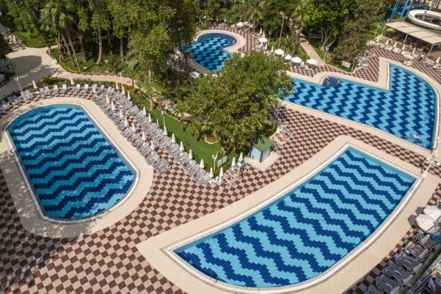 OUTDOOR POOL 3.JPG