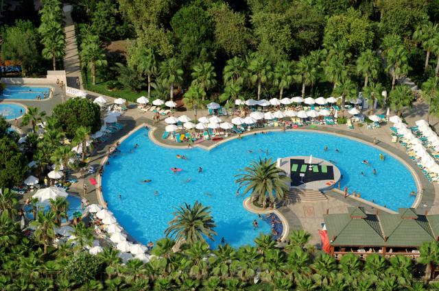 OUTDOOR POOL 4.JPG