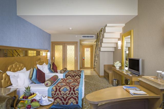 DUBLEX FAMILY ROOM 
