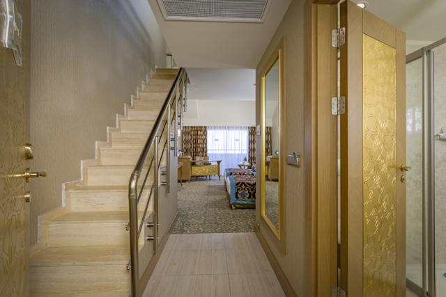 DUBLEX FAMILY ROOM