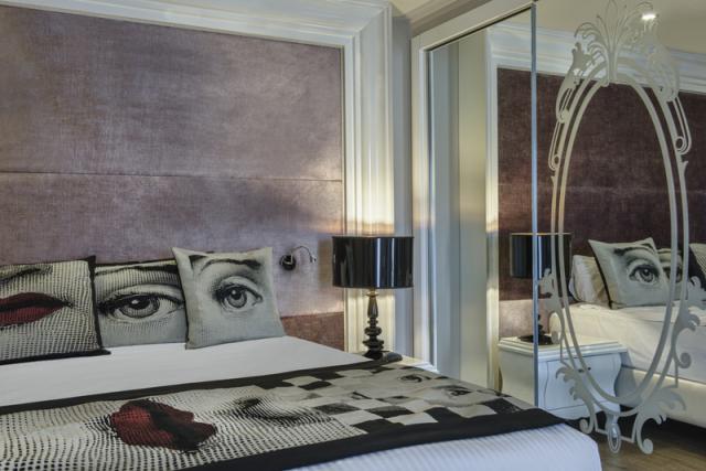 SUIT BEDROOM