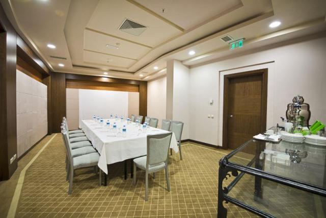 Limak-Lara-meeting-room-15265.JPG