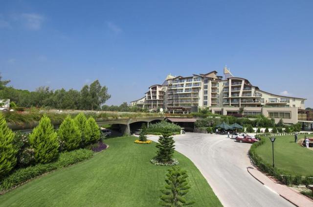Sueno-Golf-Belek-zvenku.jpg