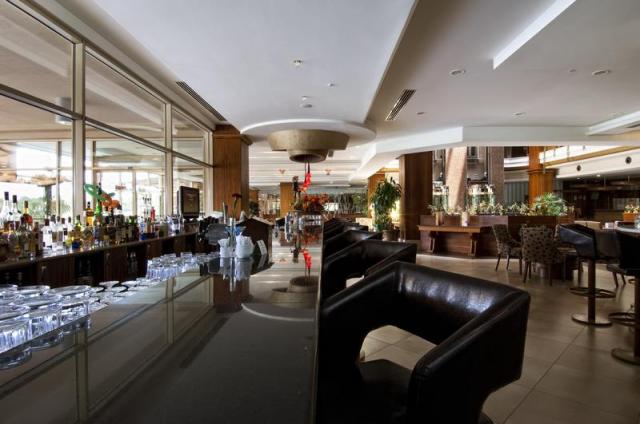 Sueno-Golf-Belek-bar-lobby.jpg