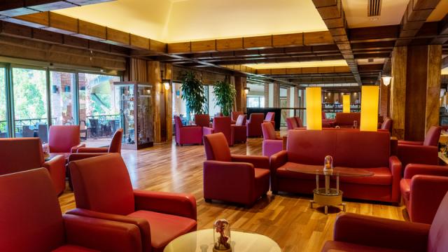 Lobby Bar 2