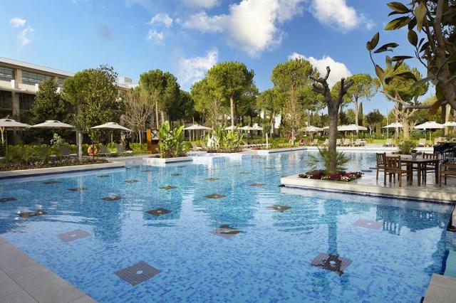 OliviumPool1_SerenityResort