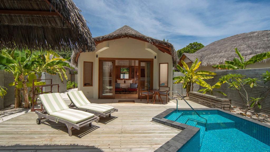Furaveri Island r3-beach pool vila (1)