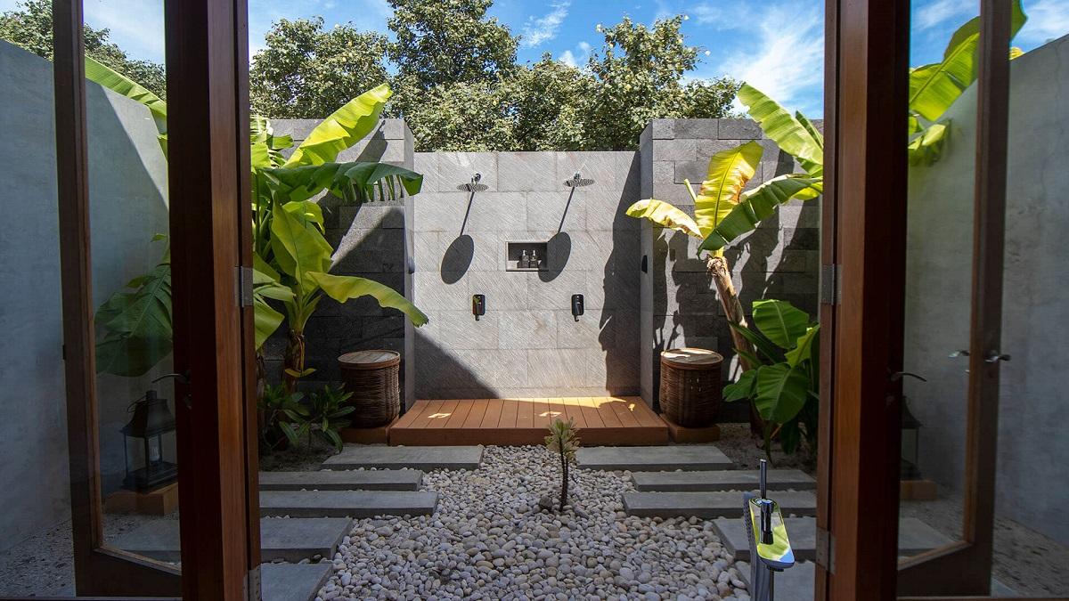 Furaveri Island r3-beach pool vila (4)