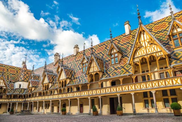 Beaune-shutterstock_551461795