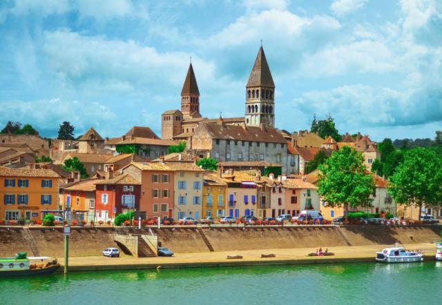 Tournus-shutterstock_37