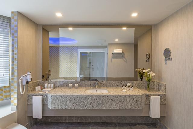 Junior Suit Banyo