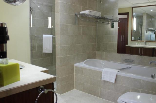 Ramada Downtown r2-rooms and studios (1)