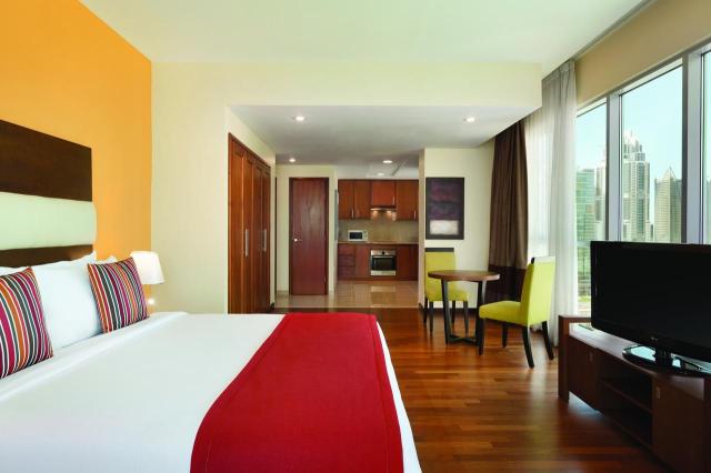 Ramada Downtown r2-rooms and studios (9)