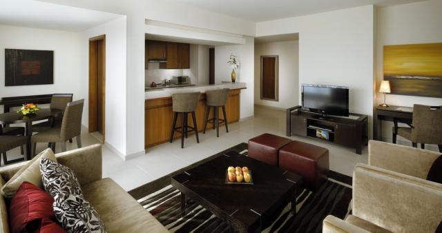 Ramada Downtown r2-rooms and studios (16).JPG