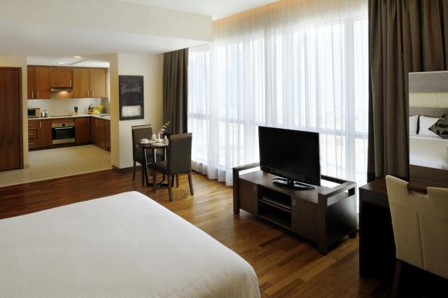Ramada Downtown r2-rooms and studios (18).JPG